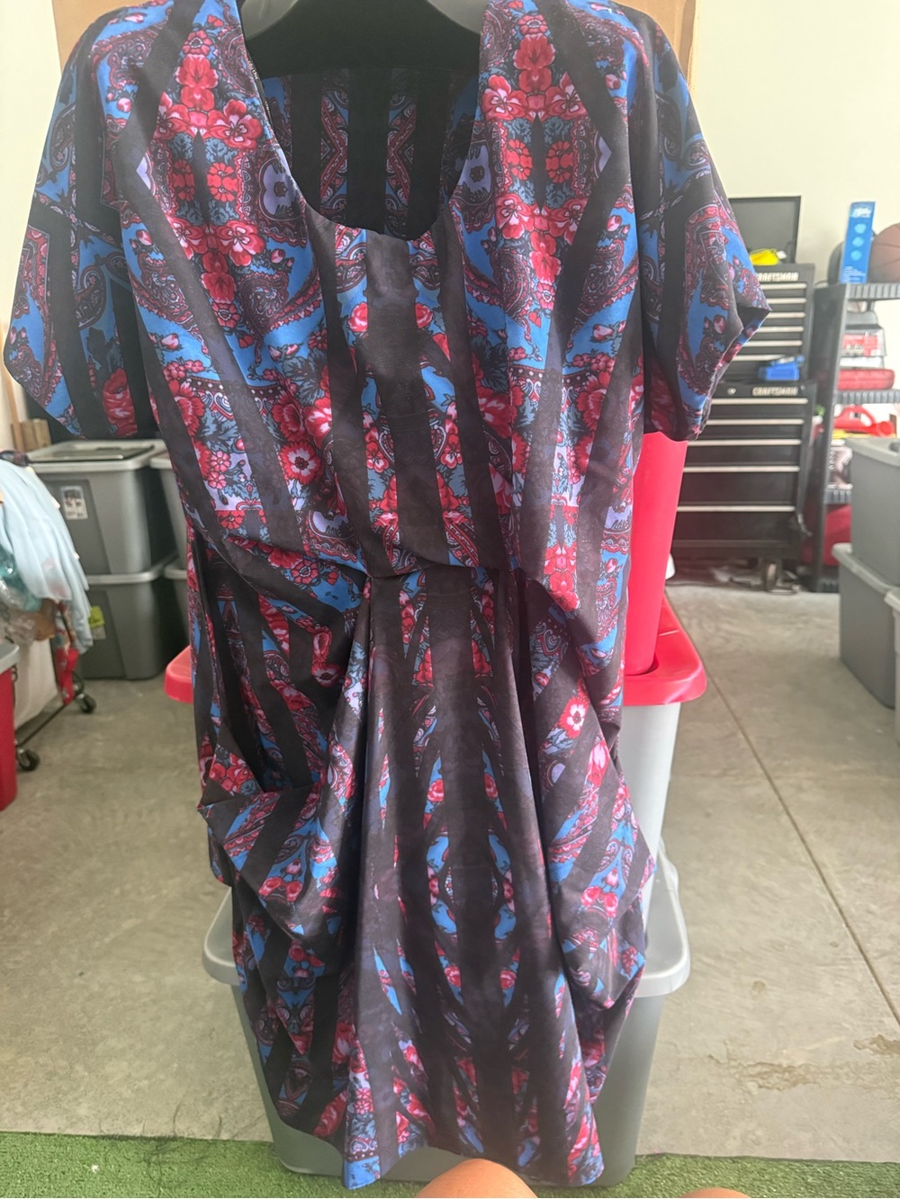 Floral Stripe Short-Sleeve Women's Top - Black, Blue & Red m50